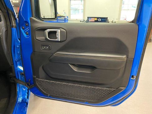 Used 2024 Jeep Wrangler Sahara image 17