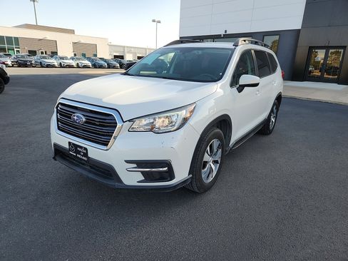 Used 2019 Subaru Ascent Premium image 3