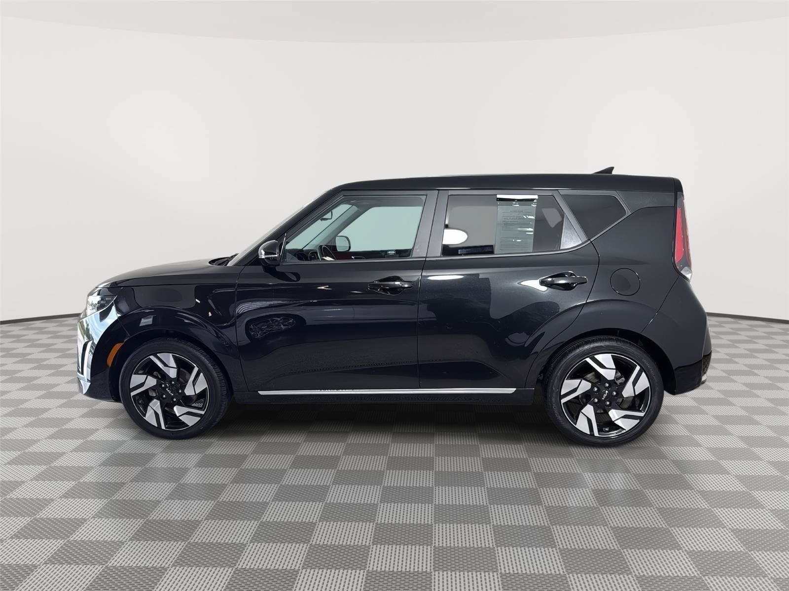Used 2023 Kia Soul GT-Line FWD image 4