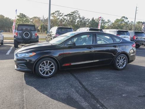 Used 2017 Ford Fusion SE FWD image 5