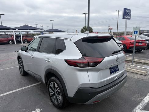 Used 2023 Nissan Rogue SV image 5