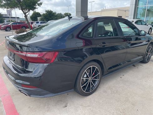 Used 2025 Volkswagen Jetta GLI Autobahn FWD image 11