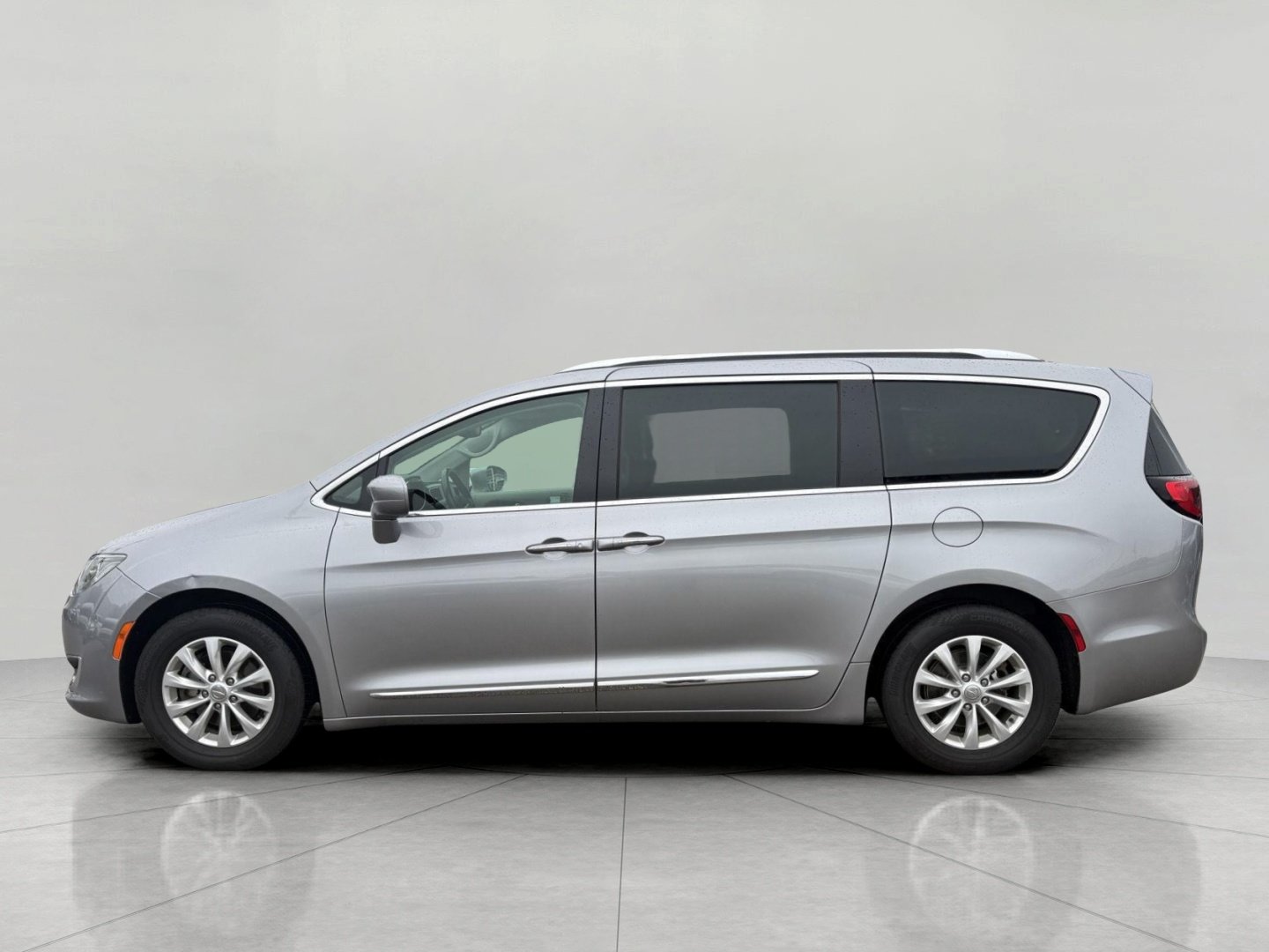 Used 2018 Chrysler Pacifica Touring-L Plus FWD image 8