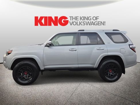 Used 2023 Toyota 4Runner SR5 Premium w/ Moonroof Package AWD/4WD image 8