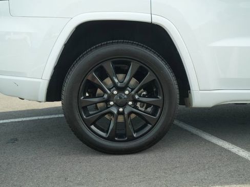 Used 2018 Jeep Grand Cherokee Altitude RWD image 41