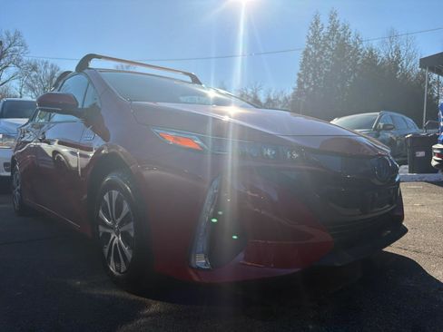 Used 2020 Toyota Prius Prime Limited image 3