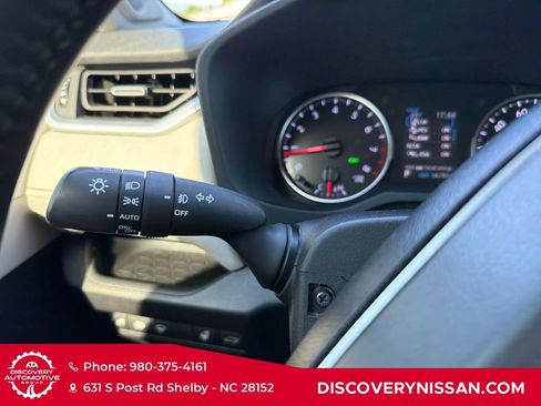 Used 2020 Toyota RAV4 XLE Premium FWD image 28