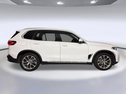 Used 2025 BMW X5 xDrive50e AWD/4WD image 5
