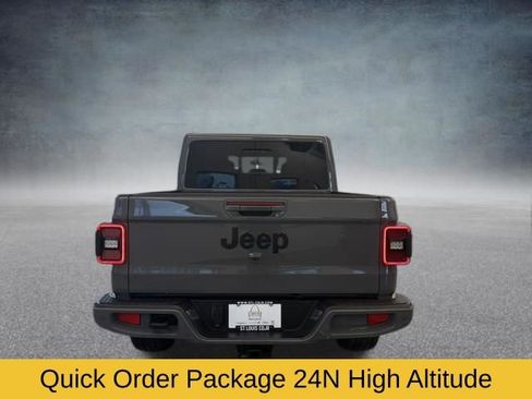 Used 2022 Jeep Gladiator Overland image 6