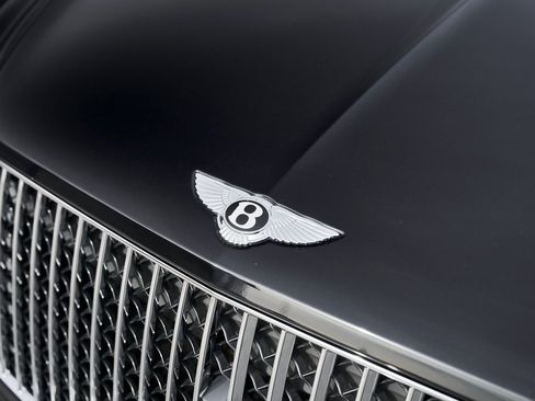 Used 2023 Bentley Bentayga Extended Wheelbase image 8