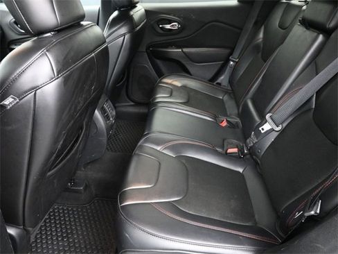 Used 2019 Jeep Cherokee Trailhawk w/ Comfort/Convenience Group image 19