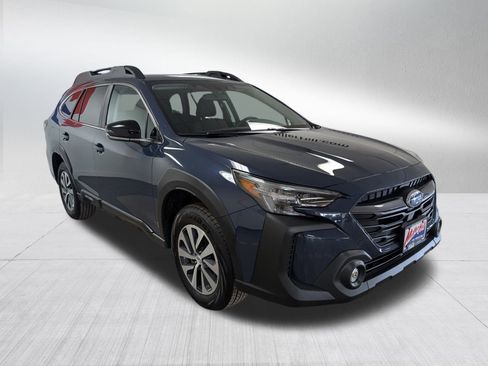 Used 2025 Subaru Outback Premium image 7