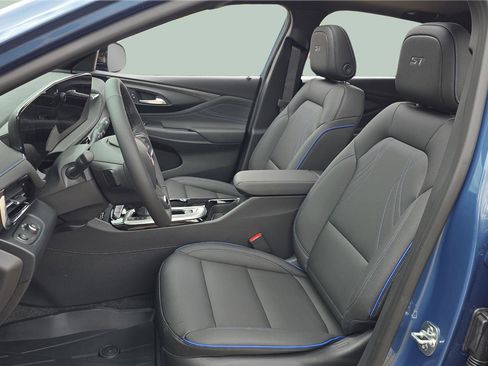 Used 2025 Buick Envista Sport Touring w/ Convenience I Package image 11