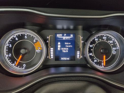 Used 2019 Jeep Cherokee Latitude w/ Popular Appearance Group FWD image 23