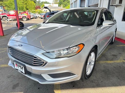Used 2018 Ford Fusion SE image 3