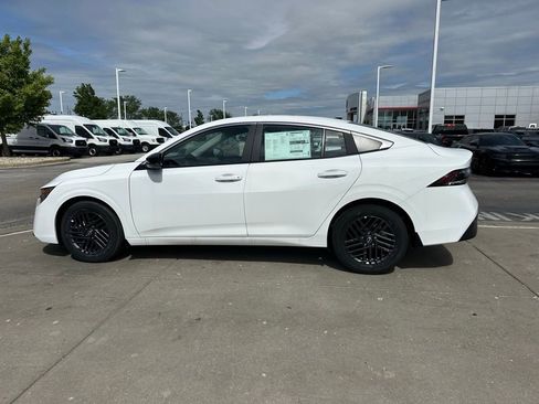 New 2026 Nissan Sentra SV w/ SV Convenience Package FWD image 5