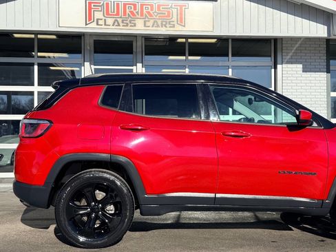 Used 2018 Jeep Compass Latitude image 9