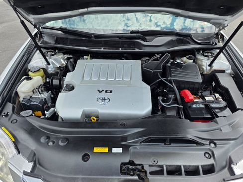 Used 2010 Toyota Avalon Limited FWD image 30