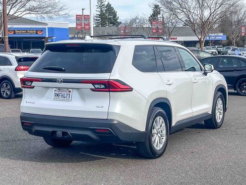 Used 2024 Toyota Grand Highlander XLE image 4