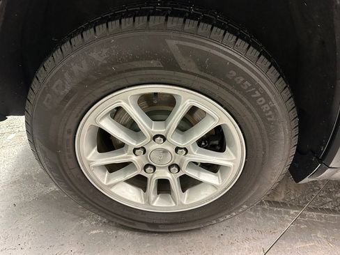 Used 2018 Jeep Grand Cherokee Laredo image 29