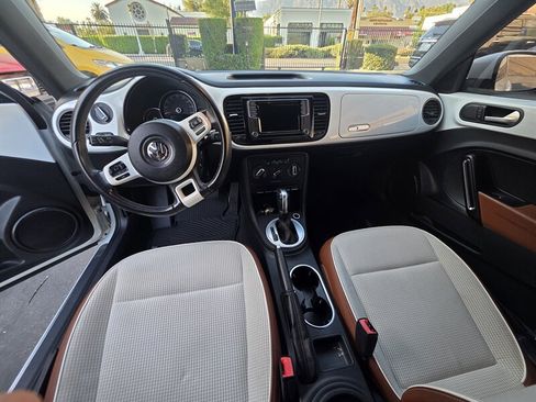 Used 2017 Volkswagen Beetle 1.8T Classic FWD image 12
