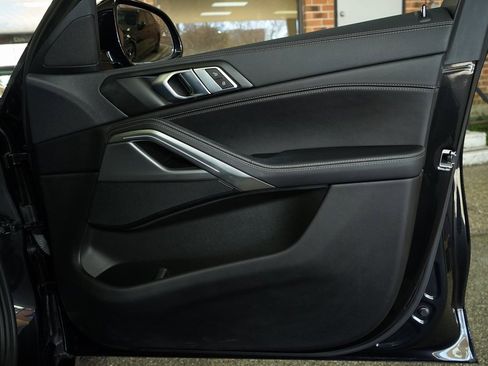 Used 2023 BMW X6 xDrive40i w/ Executive Package image 11