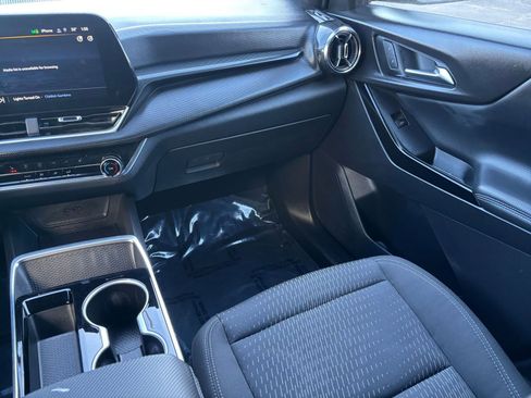 Used 2025 Chevrolet Equinox LT image 32