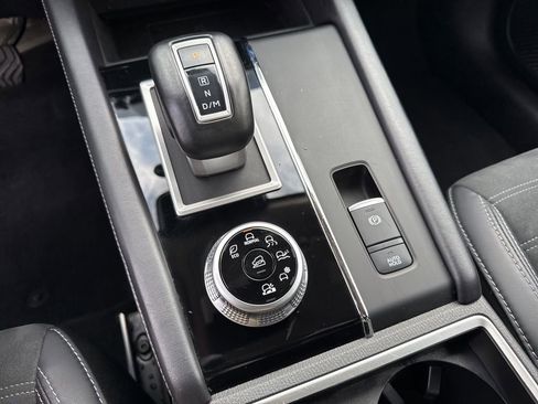 Used 2024 Mitsubishi Outlander SE Black Edition image 28