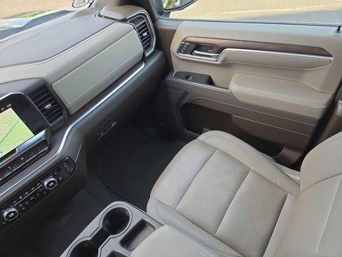 Used 2025 GMC Sierra 1500 SLT AWD/4WD image 15