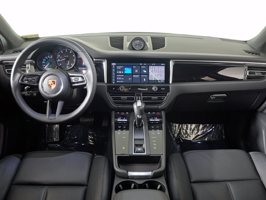 Certified 2023 Porsche Macan Turbo AWD/4WD image 23