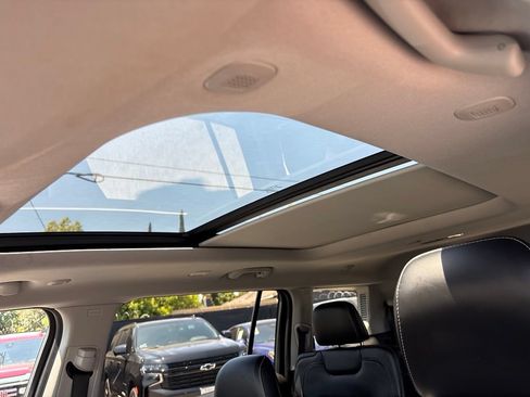 Used 2022 Jeep Grand Cherokee L Limited RWD image 9