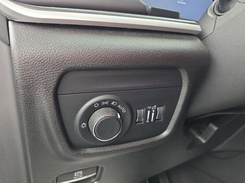 Used 2023 Jeep Grand Cherokee L Laredo image 42