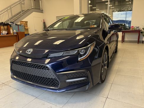 Used 2022 Toyota Corolla SE image 2