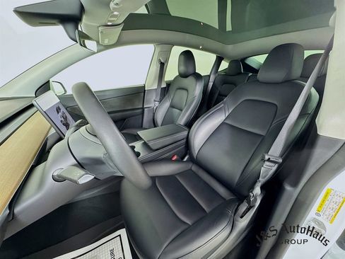 Used 2022 Tesla Model Y Long Range image 11