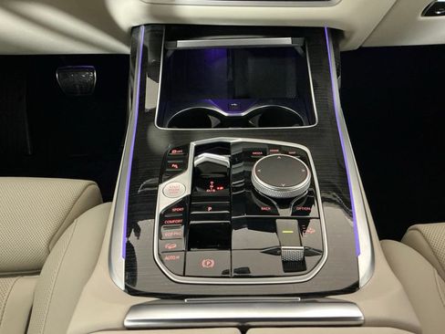 Certified 2026 BMW X7 xDrive40i w/ M Sport Package AWD/4WD image 13