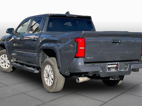 Certified 2025 Toyota Tacoma SR5 AWD/4WD image 11