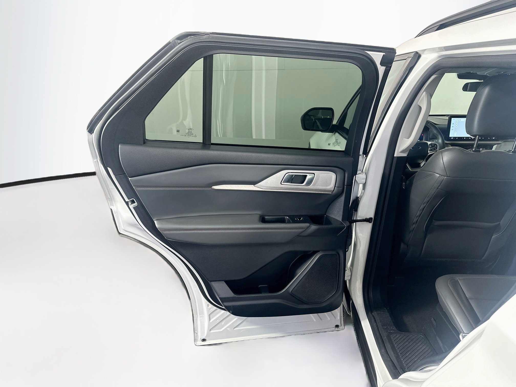 Used 2025 Ford Explorer Active w/ Active Comfort Package RWD image 27