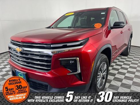 Used 2025 Chevrolet Traverse LT w/ Driver Confidence Package AWD/4WD image 11