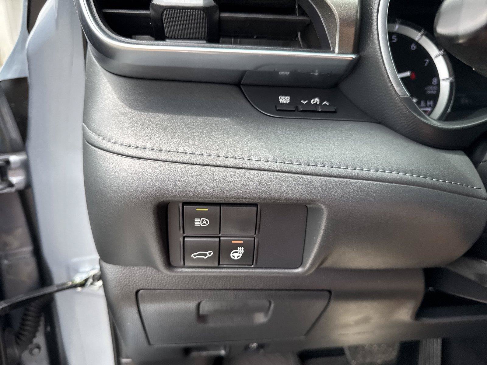 Used 2021 Toyota Highlander Limited FWD image 19