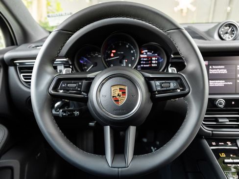 Certified 2026 Porsche Macan AWD/4WD image 13