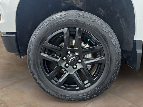 Used 2024 Chevrolet Silverado 1500 Custom Trail Boss w/ Turbomax Blackout Package AWD/4WD image 14