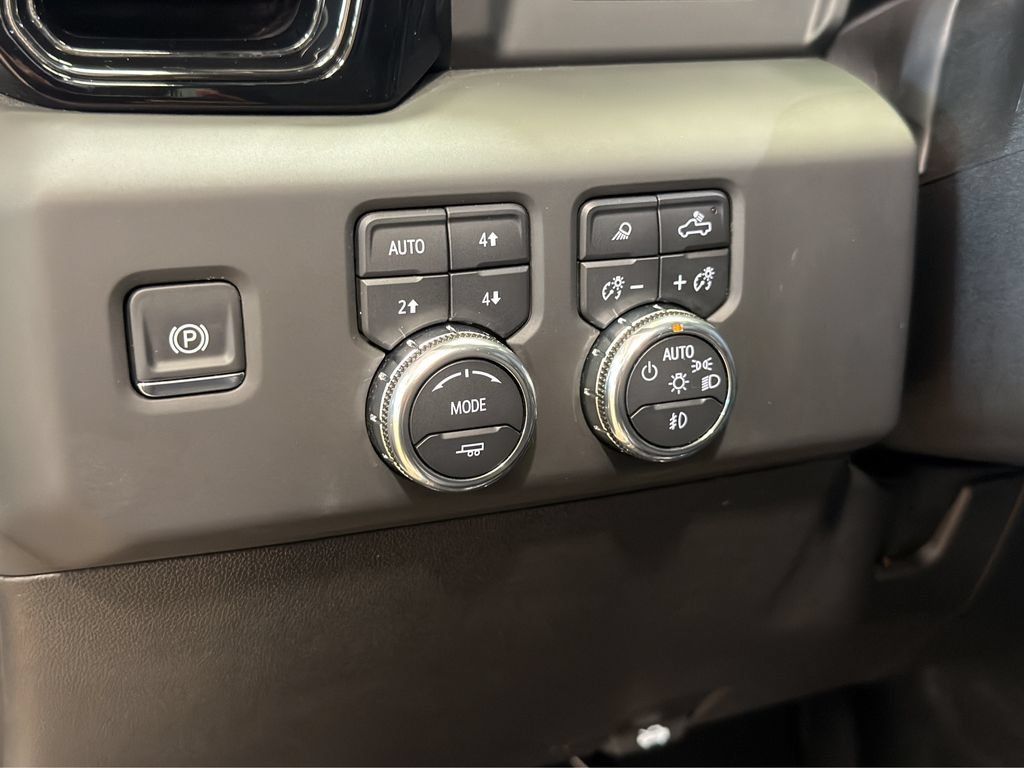 Used 2025 GMC Sierra 2500 AT4 AWD/4WD image 23