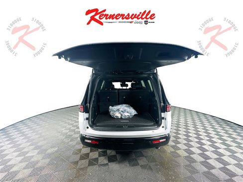 New 2025 Jeep Wagoneer Series II image 16