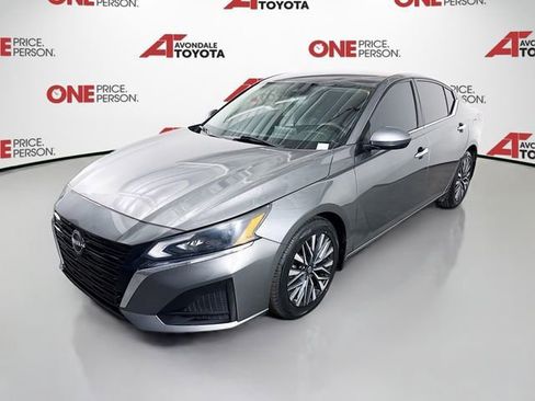 Used 2023 Nissan Altima 2.5 SV image 3