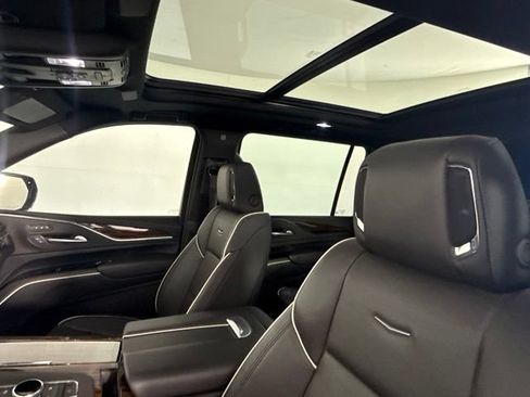 Used 2024 Cadillac Escalade ESV Premium Luxury RWD image 17