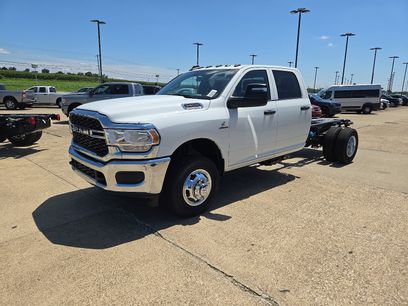 New 2024 RAM 3500 Tradesman w/ Chrome Appearance Group