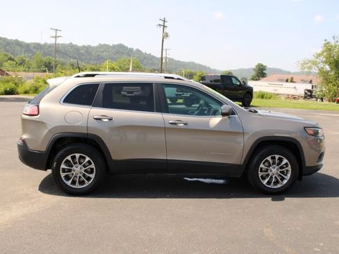 Used 2019 Jeep Cherokee Latitude Plus w/ Comfort/Convenience Group AWD/4WD image 9