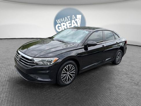 Used 2019 Volkswagen Jetta SE w/ Cold Weather Package FWD image 8