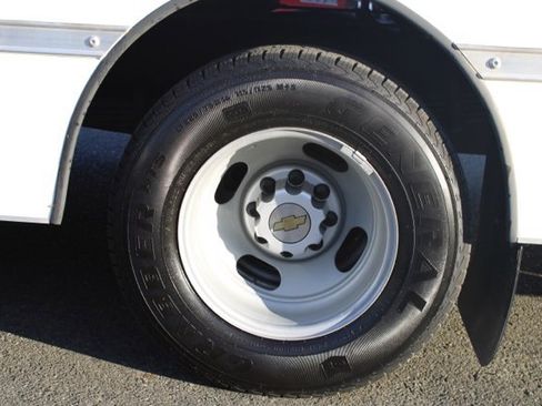 Used 2022 Chevrolet Express 4500 Extended w/ Power Convenience Package image 29