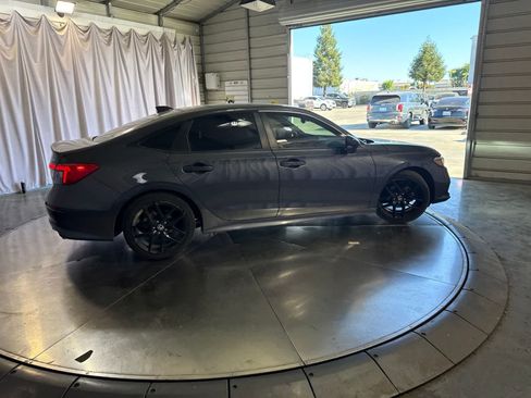 Used 2023 Honda Civic Sport image 3
